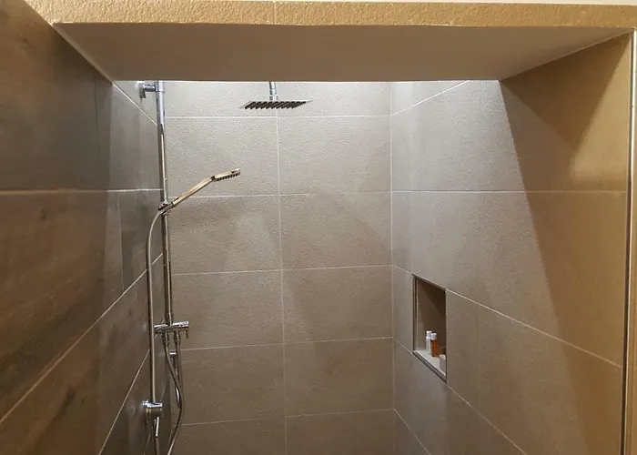 Oda ve Kahvaltı Ettore Pompei